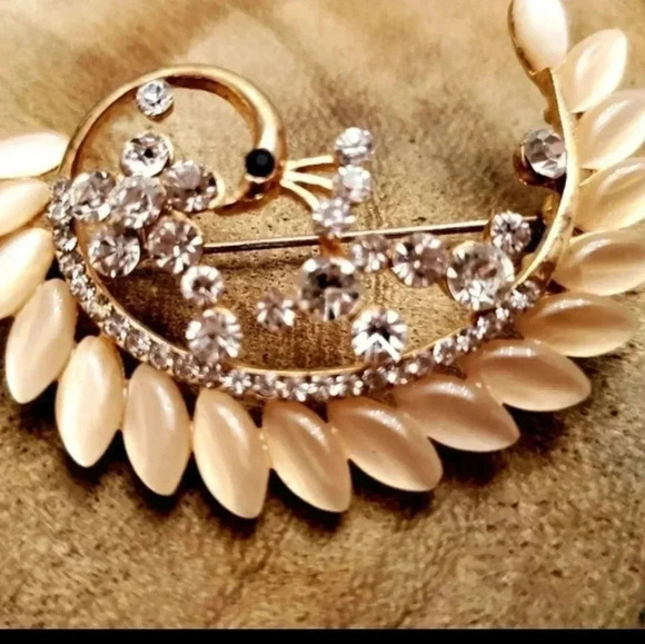 Bird  brooch - Picture 1 of 5